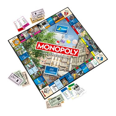 © Alpine Editions Es ist das Aalen Monopoly Spielbrett zu sehen, daneben liegen die Gemeinschaftskarten, Besitzkarten und Monopoly-Geld